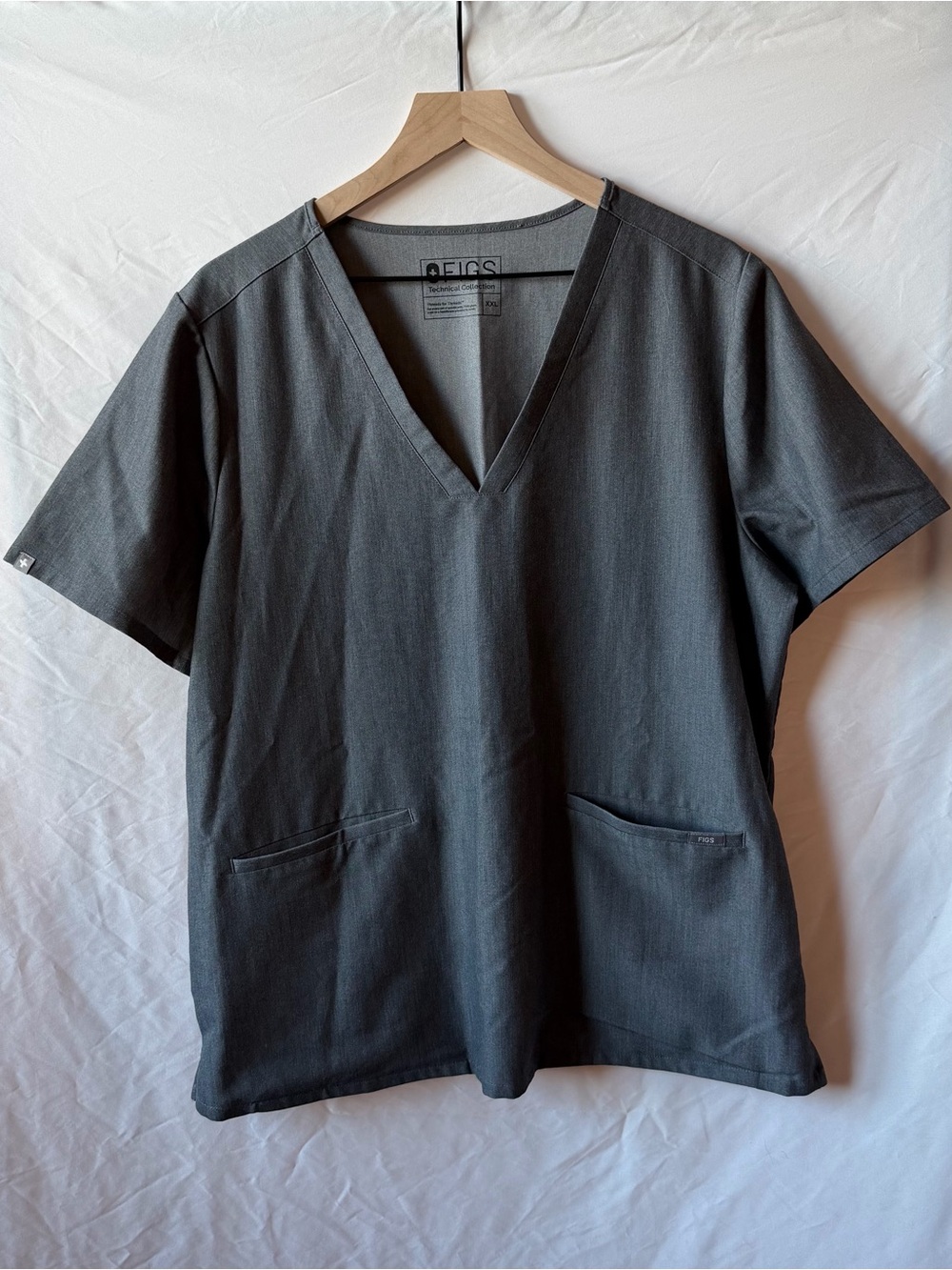 🩶 FIGS Casma Scrub Top – Graphite Gray | XXL